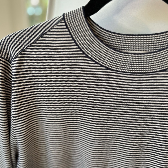 Everlane navy &white striped crew neck - Picture 5 of 5